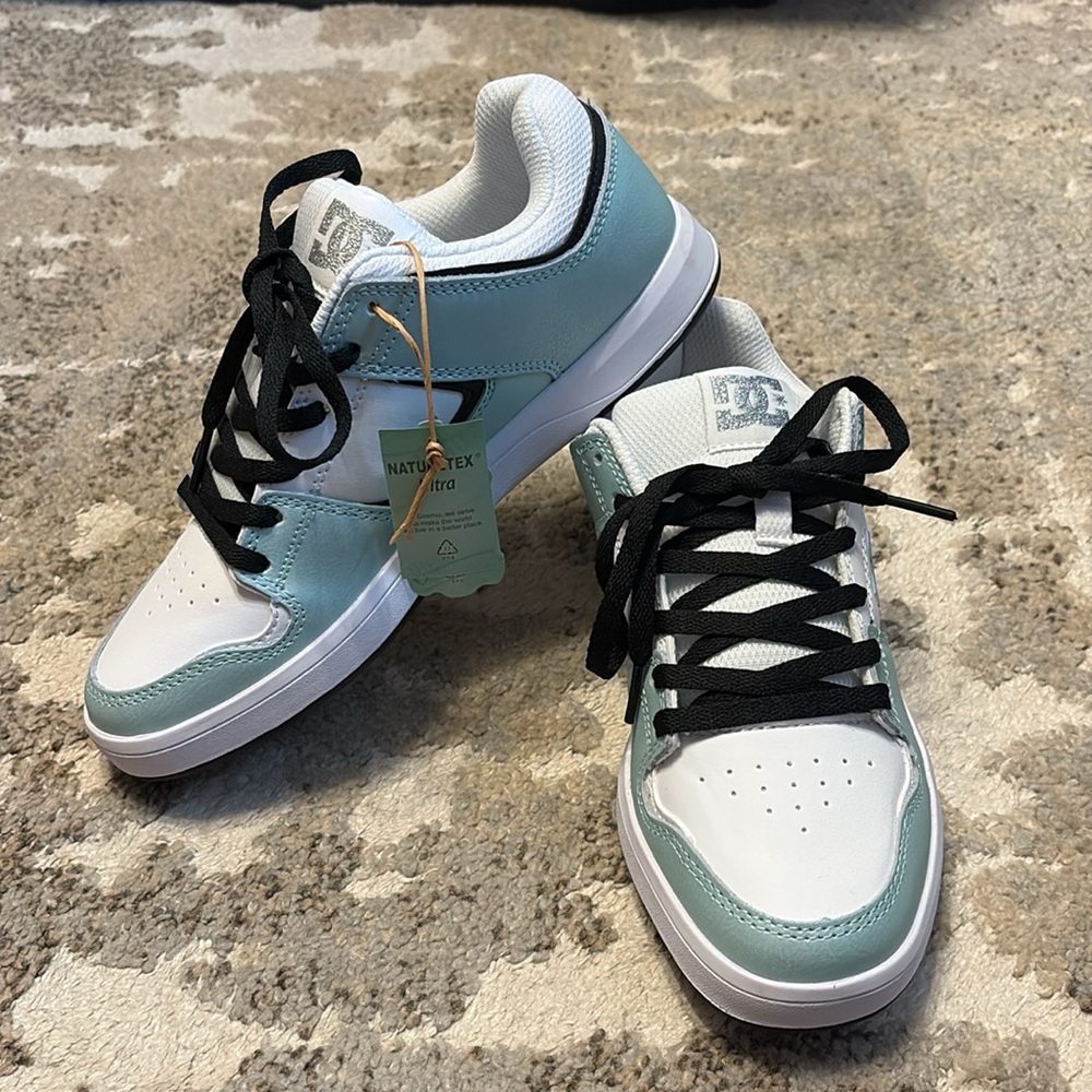 Women’s DC shoes (NWT)